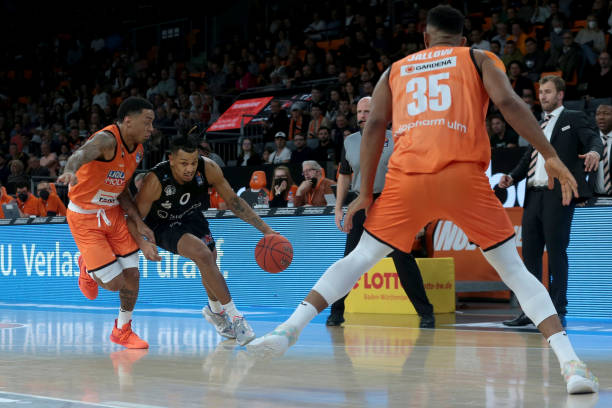 迫使俱乐部 迫使俱乐部