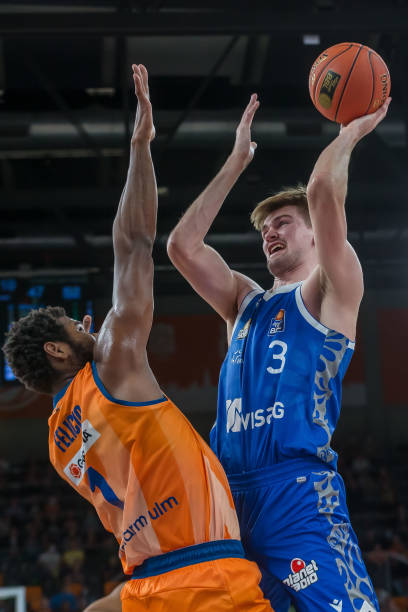 首以盼中 首以盼中