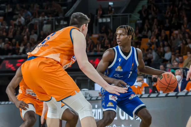 焦凤波：职业联赛要感谢村超和苏超，足球的氛围需要一起烘托