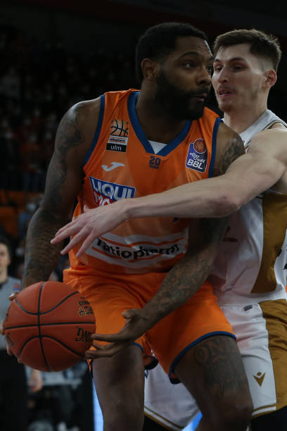 队报：“吉鲁狂热”正席卷里尔，有枪迷专程飞来看他比赛