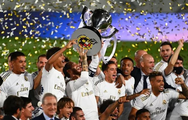 支球员的身 支球员的身